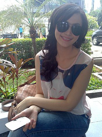 Biar Sehat, Christy Jusung Makan Biji Alpukat Biar Sehat, Christy Jusung Makan Biji Alpukat
