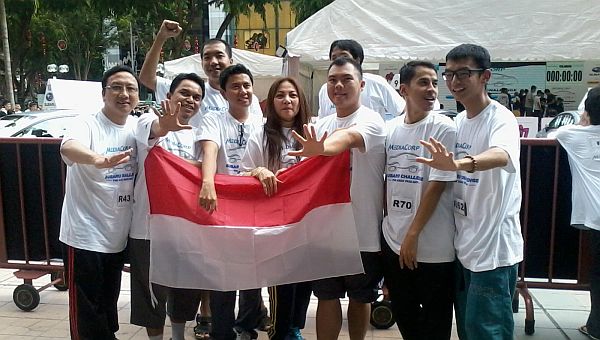 10 Warga Indonesia Ikuti Lomba Ketahanan Pegang Mobil Subaru 10 Warga Indonesia Ikuti Lomba Ketahanan Pegang Mobil Subaru