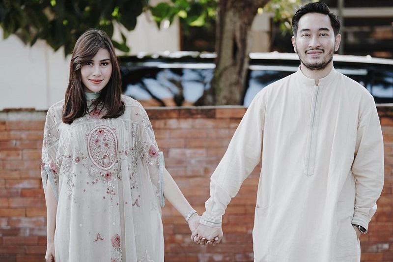 9 Artis Indonesia Menikah dengan Idolanya, Nomor 6 Bertahan Selama 20 Tahun