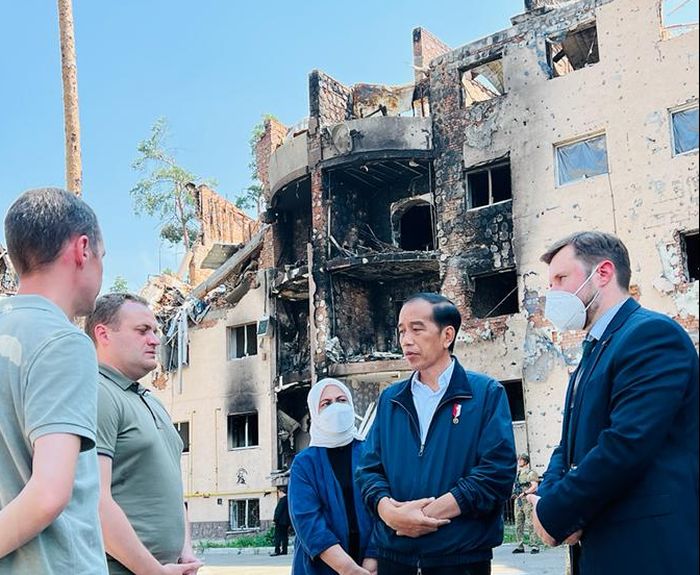 Ketika Jokowi Melihat Langsung Hancurnya Kota Irpin Akibat Perang Ukraina-Rusia