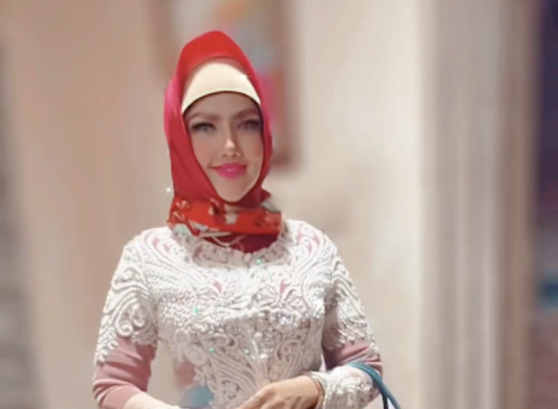 Barbie Kumalasari Tampil berhijab, Netizen: Tanganku Gemas Mau Betulin!