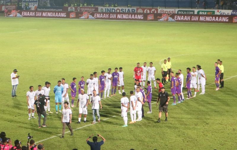 Kesal Disebut Adu Kungfu, Persik Kediri Kembalikan Trofeo Nusantara with Ronaldinho