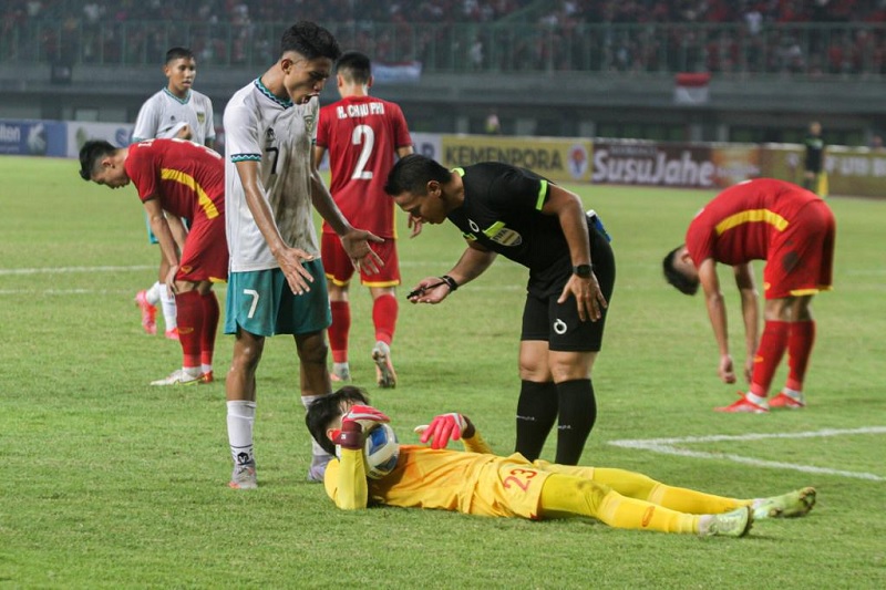 Media Vietnam Soroti Ejekan Netizen Indonesia ke Pemain Timnas Vietnam U-19, Lantaran Sering Jatuh saat Lawan Timnas Indonesia U-19