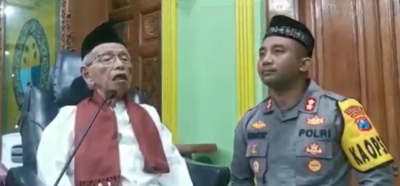 Viral! Kapolres Jombang Berlutut Diminta Kiai Tidak Tangkap Anaknya Pelaku Pencabulan