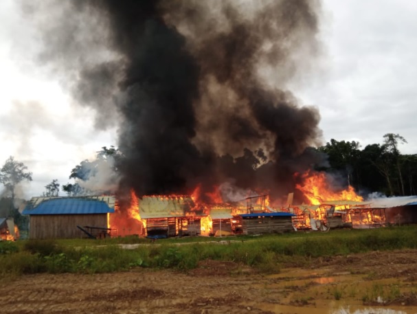 Breaking News! KKB Teroris Mengamuk dan Bakar Fasilitas Pemda saat Pidato Kenegaraan