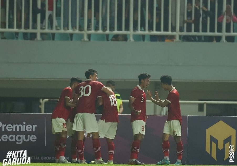 Kena Kartu Merah, Juninho Bacuna Tendang Botol ke Arah Penonton Laga Timnas Indonesia vs Curacao!