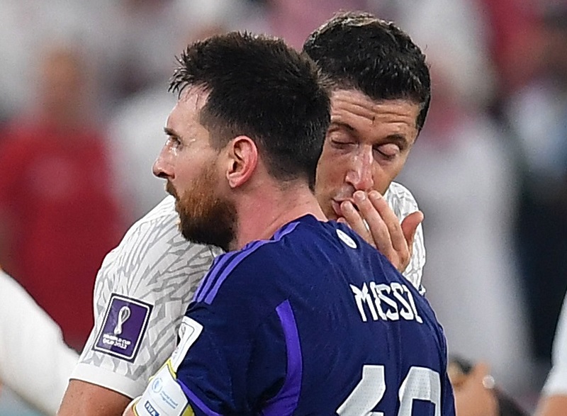 Terungkap! Robert Lewandowski Bocorkan Isi Pesan Bisikannya ke Lionel Messi di Akhir Laga Timnas Polandia vs Argentina