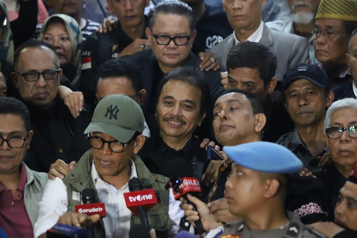 Roy Suryo dan Dokter Tifa Bubarkan Pengacara Bala RRT