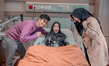 Jelang Lahiran, Ria Ricis Pose di Ranjang Rumah Sakit