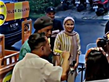 Sebelum Bela RANS Nusantara FC, Ronaldinho Makan Bakso Sampai Telur Gulung di Rumah Raffi Ahmad!