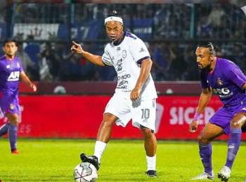 Trofeo Ronaldinho: Ronaldinho Hanya Main 30 Menit, Ini Penyebabnya