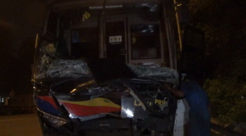 Kecelakaan Beruntun di KM 92 Tol Cipularang, Petugas Jasa Marga Lakukan Evakuasi