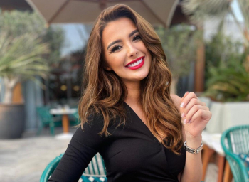 4 Potret Cantik Pramugari Ashleigh Parker, Senyum Manisnya Bikin Jomblo Melayang