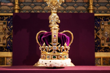 Mahkota Bersejarah Inggris Akan Dimodifikasi untuk Penobatan Raja Charles III