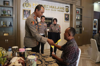 Untuk Pertama Kalinya, Keluarga Korban Tragedi Kanjuruhan Datangi Polres Malang