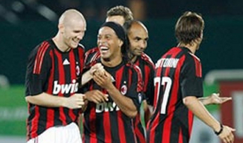 Kisah Mualaf Eks Pemain AC Milan yang Masuk Islam Setelah Pelajari Banyak Agama