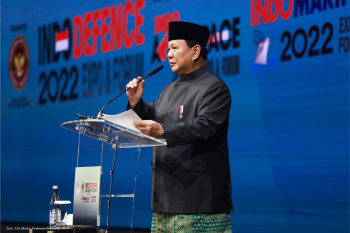 Gestur Prabowo Saat Izin Masuk Mobil Jokowi Tuai Pujian Warganet