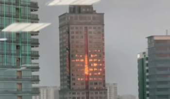 Viral Menara Saidah Tampak Menyala Merah