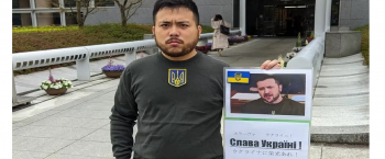 Wisuda Kelulusan, Mahasiswa Jepang Pilih Berpakaian Seperti Presiden Ukraina dan Tumbuhkan Janggut Selama 3 Bulan