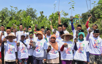 Relawan Ganjar Pranowo Bantu Warga Nganjuk Mempelajari Pembibitan Tanaman Buah sebagai Upaya Perkuat Sektor Pertanian