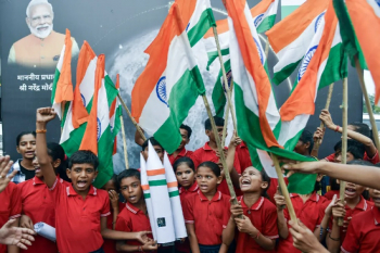 Euforia Pelajar dan Mahasiswa: Roket Buatan India Raih Keberhasilan di Bulan