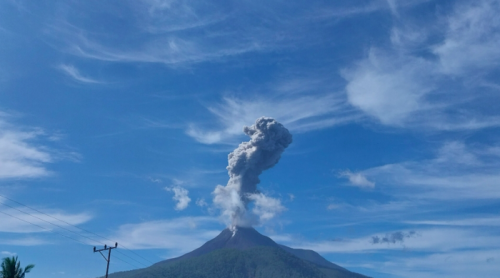 Gunung Lewotobi Laki-laki Erupsi Lagi, Luncurkan Abu Vulkanik 700 Meter