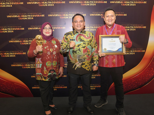 Pemprov Sultra Terima Penghargaan Universal Health Coverage UHC Award 2024