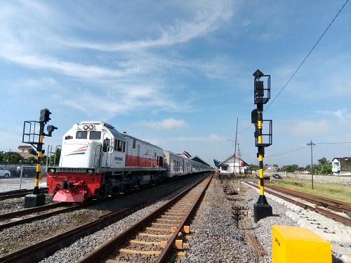 Peristiwa 10 Agustus: Peresmian Jalur Kereta Api Pertama di Indonesia