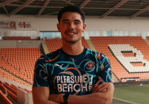 Pelatih Blackpool FC Girang Dapat Elkan Baggott di Bursa Transfer: Sosok yang Dibutuhkan!