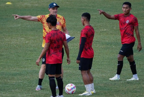 Arema FC Jamu Dewa United, Joel Cornelli Ungkap Alasan Senang Bermain di Stadion Soepriadi Blitar