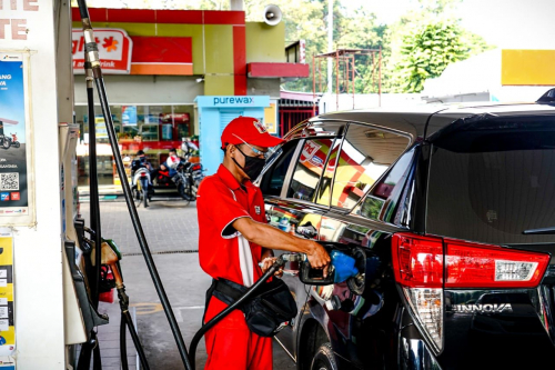 Heboh Beli BBM Kena Admin Rp5.000, Pertamina Pecat Operator SPBU yang Pungli