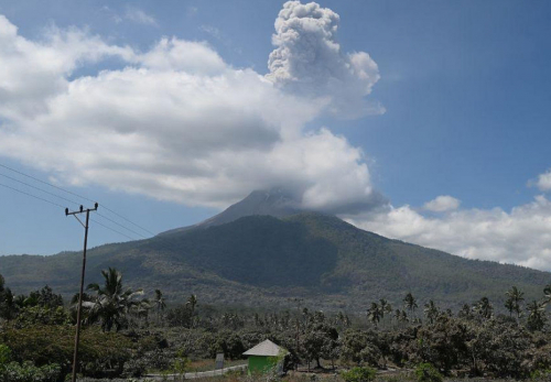 Gunung Lewotobi Laki-Laki Erupsi Lagi Siang Ini, Tinggi Kolom Letusan 800 Meter