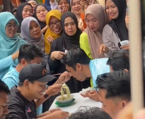 Viral Momen Kocak Lomba Makan Bakso Berasap Meriahkan 17 Agustus, Netizen: Yang Penting Kenyang