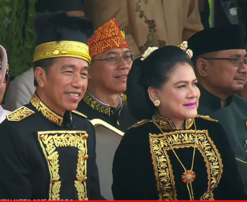 Filosofi Baju Adat Kustin Kalimantan Timur yang Dipakai Jokowi dan Iriana saat Upacara HUT Ke-79 RI