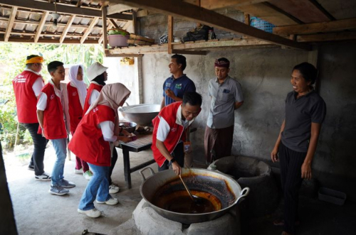 Lewat Relawan Bakti BUMN, PLN Beri Pelatihan UMKM dan Giatkan Budaya Khas Jembrana