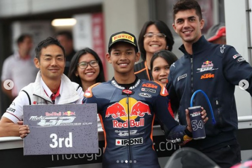 Momen Komentator MotoGP Puji Habis Veda Ega Pratama yang Raih Podium Perdana di Red Bull Rookies Cup