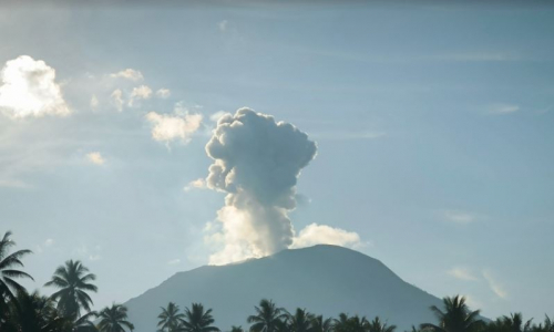 Gunungnbsp;Ibunbsp;Erupsi Pagi Ini, Luncurkan Abu Vulkanik 1.000 Meter