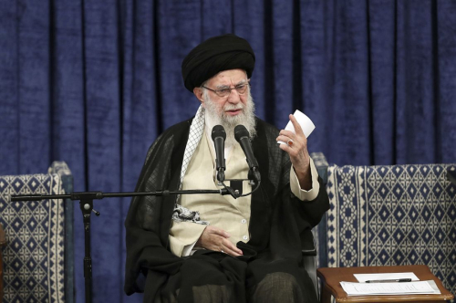 Ayatollah Ali Khamenei Temui Kelompok Elit di Iran Usai Serangan ke Israel, Minta Barat Menjauh dari Kawasan