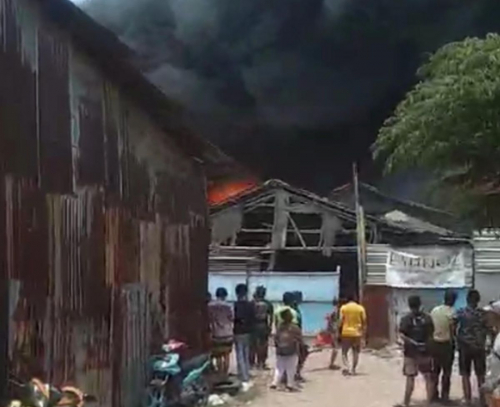 Update Kebakaran Lapak di Kalideres, 20 Unit dan 100 Personil Pemadam Dikerahkan!