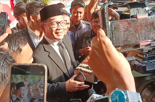 Hadiri Pelantikan Pimpinan DPRD DKI Jakarta, Ridwan Kamil Ngobrol dengan Ahok