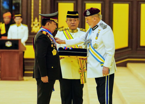 Kapolri Dapat Penghargaan Panglima Gagah Pasukan Polis dari Kerajaan Malaysia