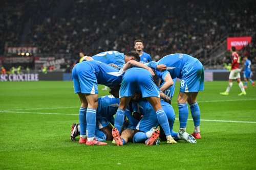 Hasil AC Milan vs Napoli di Liga Italia 2024-2025: Rossoneri Tumbang 0-2