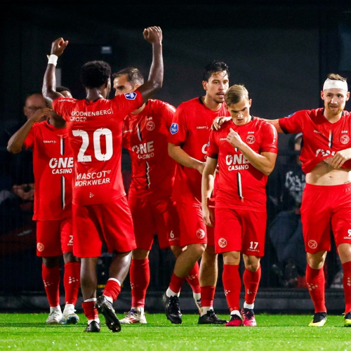 Bahagianya Thom Haye Bawa Almere City Raih Kemenangan Perdana di Eredivisie 2024-2025