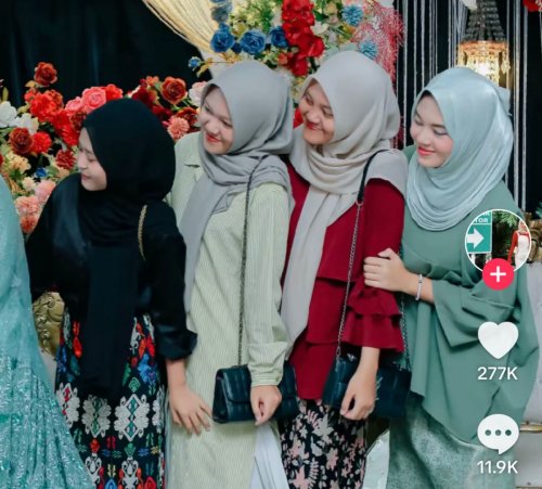 Viral Tamu Undangan Foto Angle Kiri, Hasilnya Bikin Tepuk Jidat