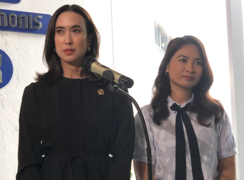 Menpar Widiyanti Tampil Cantik Pakai Outfit Formal saat Temui Menteri BUMN Erick Thohir
