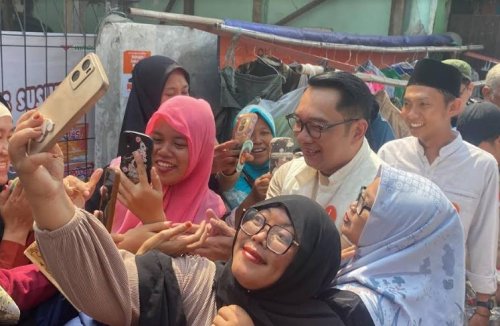 Blusukan di Cakung, Warga Antusias Hingga Minta Selfie Kang Emil