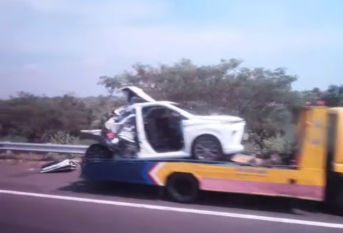 Mobil TvOne Ringsek Parah, Sopir Truk yang Nabrak Masih Diperiksa