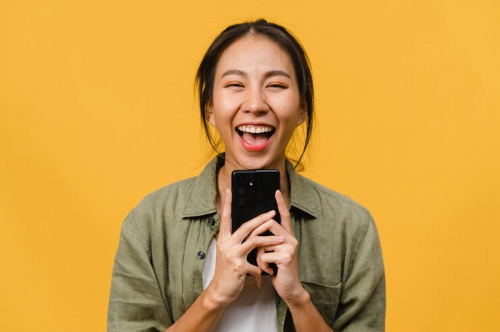 7 Alasan Kenapa Mantan Masih Menyimpan Kontak Kita