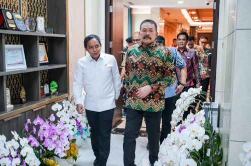 Menhut Bertemu Jaksa Agung, Siap Berantas Bisnis Ilegal di Kawasan Hutan