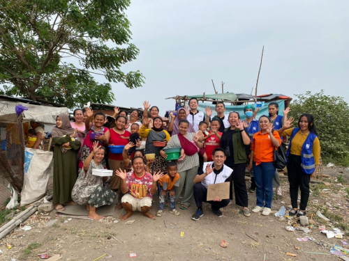 MNC Peduli dan Park Hyatt Jakarta Berbagi Makanan untuk Warga Tangerang